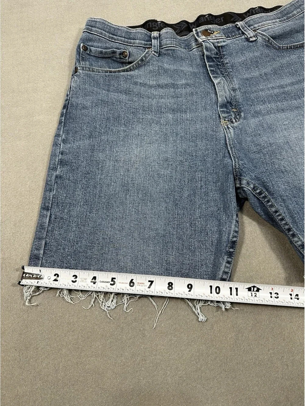 Wrangler Men’s Denim Shorts Size 36 Relaxed Fit Blue Cutoff Frayed Hem